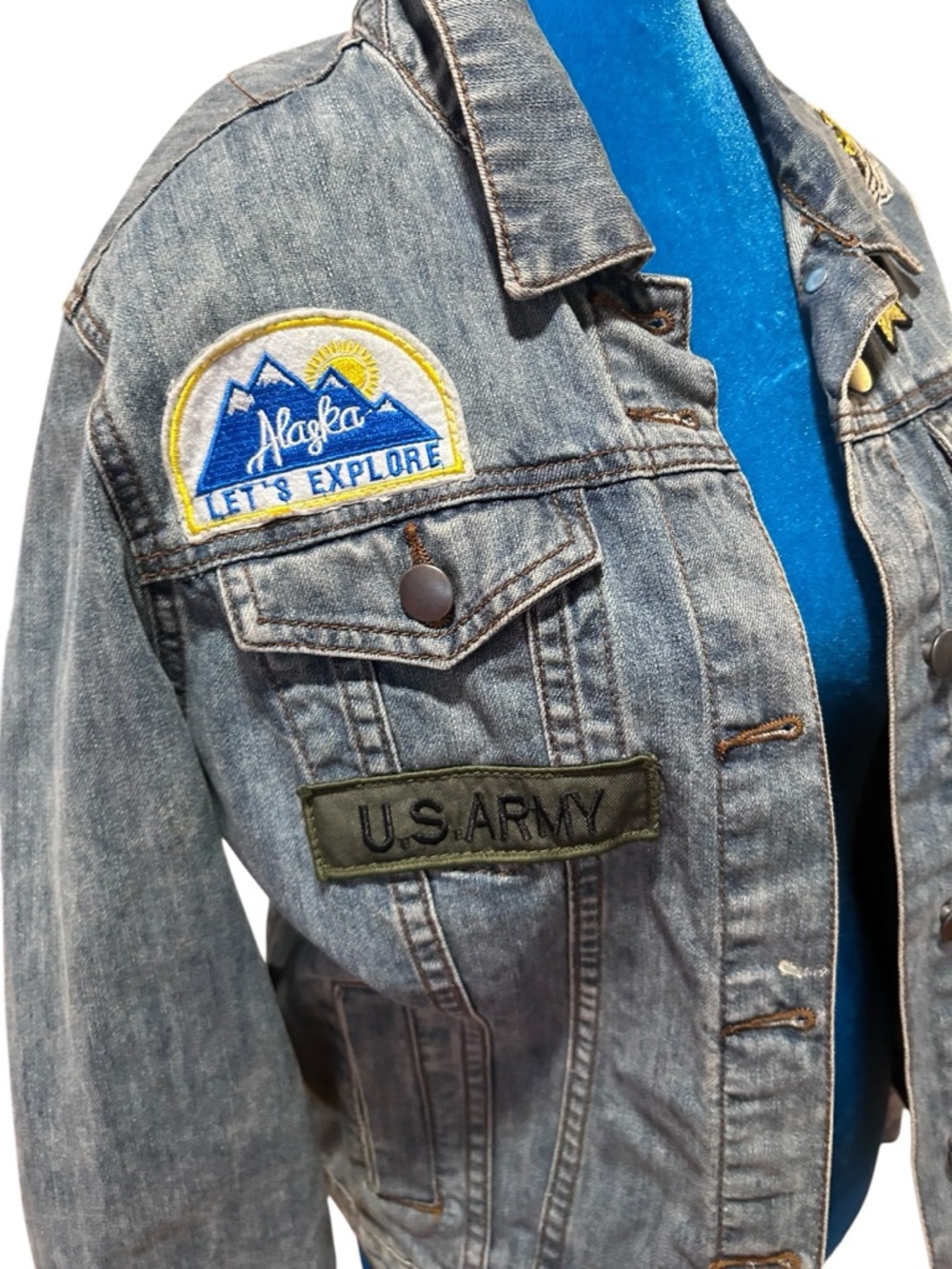 Saks Fifth Avenue Patchwork Denim Jacket Embroidered Patches USA Army Tiger - Picture 3 of 5